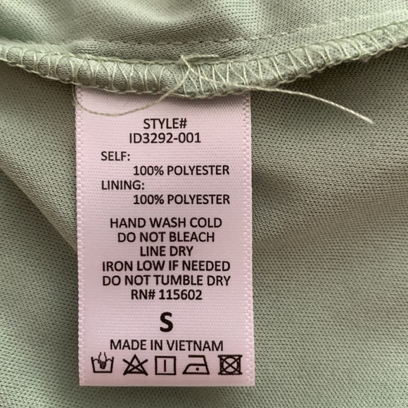 ALL IN FAVOR Light Green Floral Print Wrap Dress Size Small - Picture 16 of 16